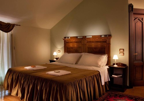 Emozione in the Manor no. 14 - Garden View