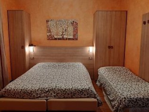 Small Threebeddedroom = Doubleroom + extra bed, with breakfast buffet